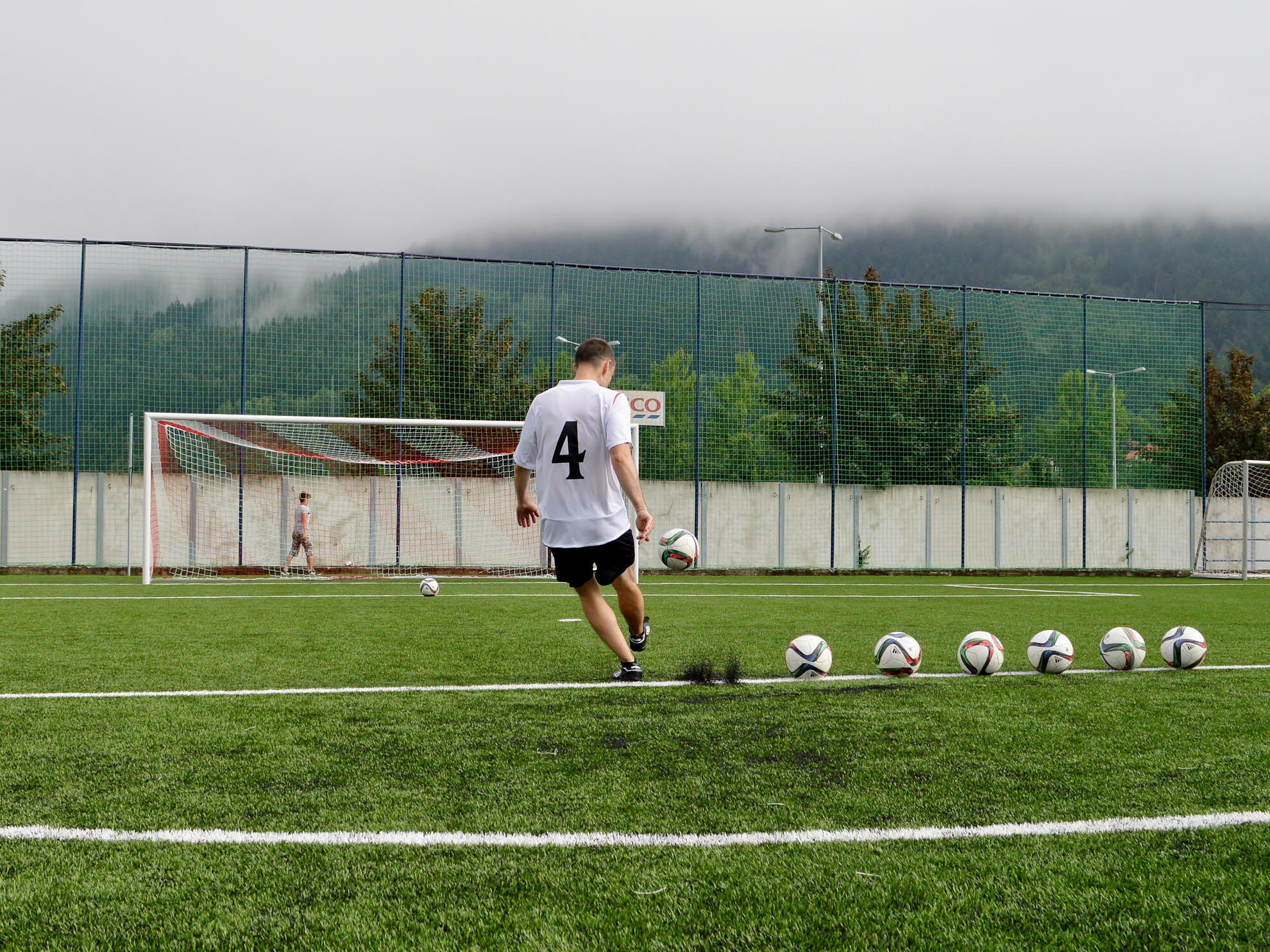 Tomáš Lubelec - Slovenský rekordman v kopaní lôpt do brvna Tomáš Lubelec - Slovenský rekordman v kopaní lôpt do brvna